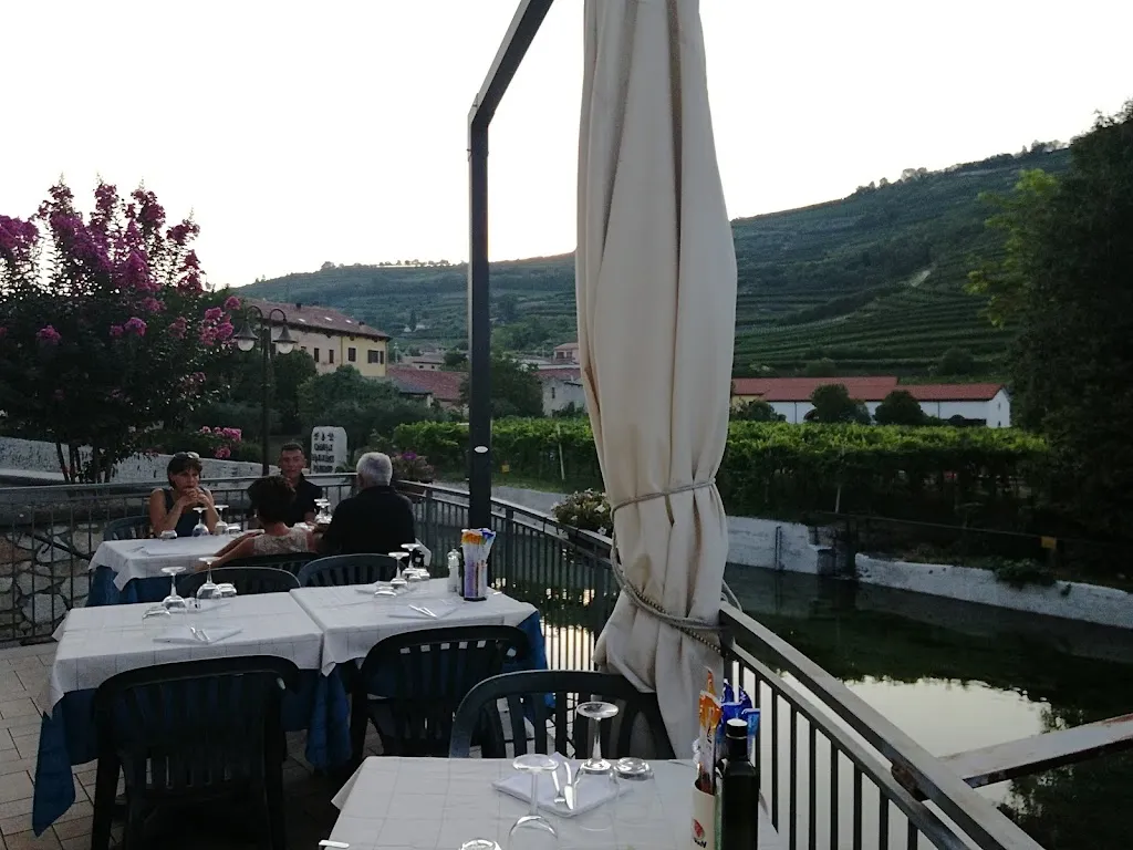 Trattoria La Mora restaurant in Cazzano di Tramigna