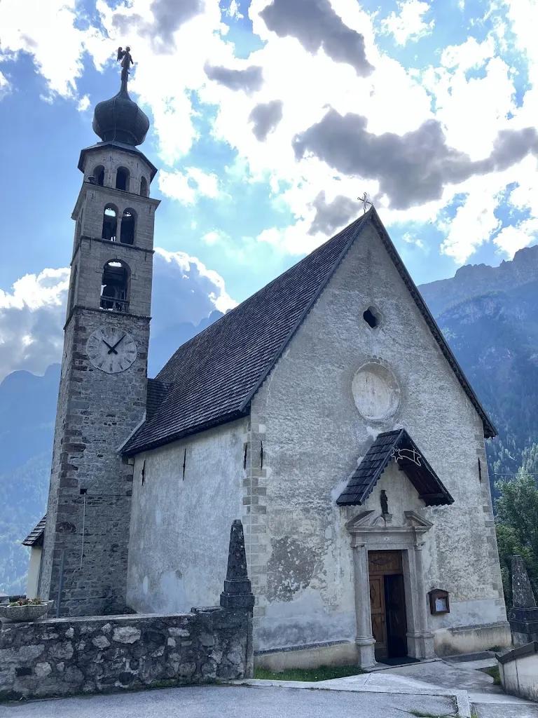 Chiesa di San Tomaso Apostolo - Celàt di San Tomaso Agordino restaurant in Celat-San Tomaso Agordino