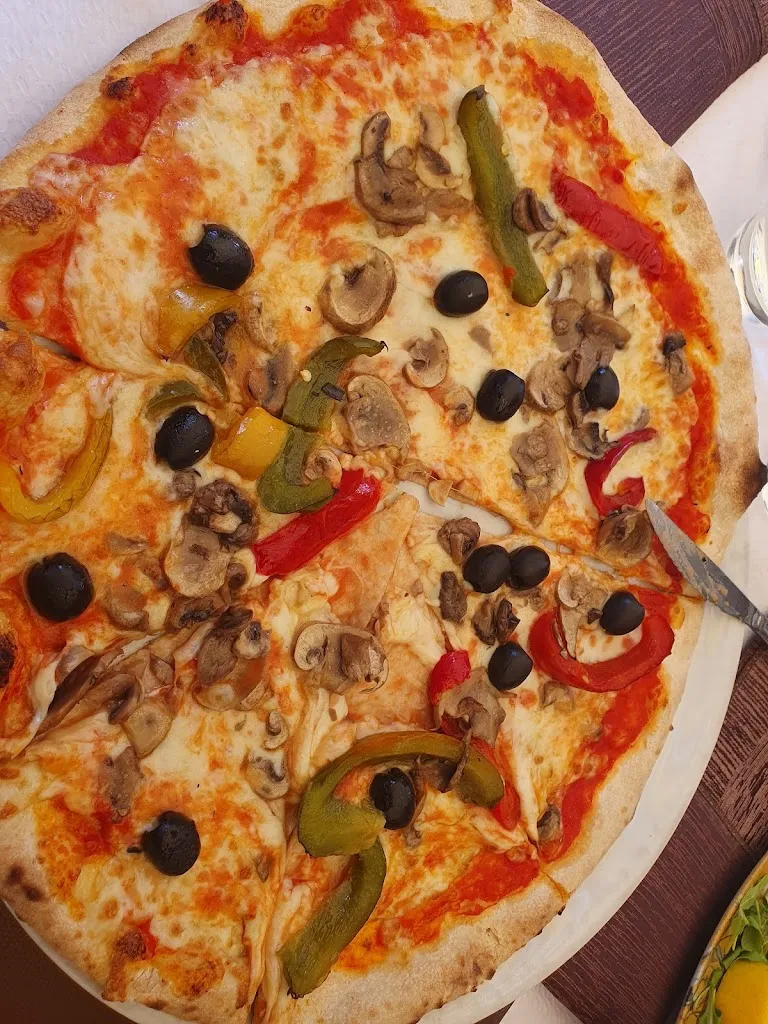 Caroline Roberts_Ristorante Pizzeria Big Gnomo_Cencenighe Agordino_review