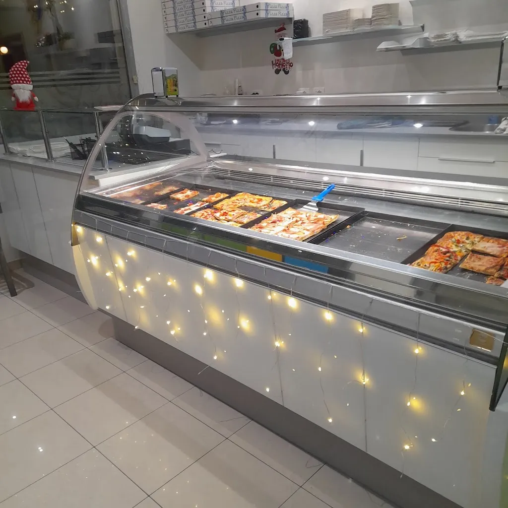 Pizza al Pezzo Can-Ton_Ceggia_slider_image_3