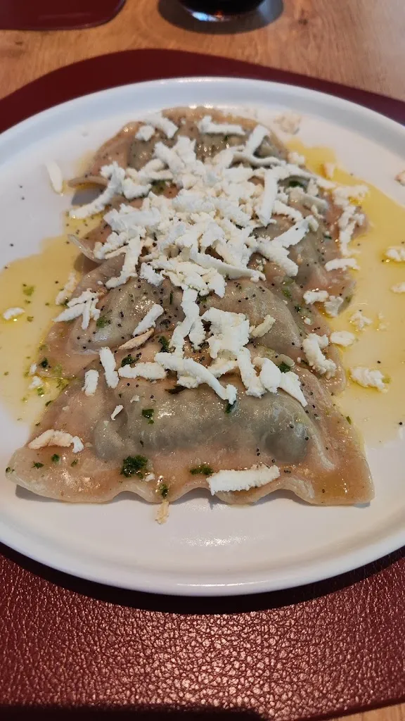 Siha J. Maje_Restaurant Pizzeria Steakhouse La Ciano_Ciano_review