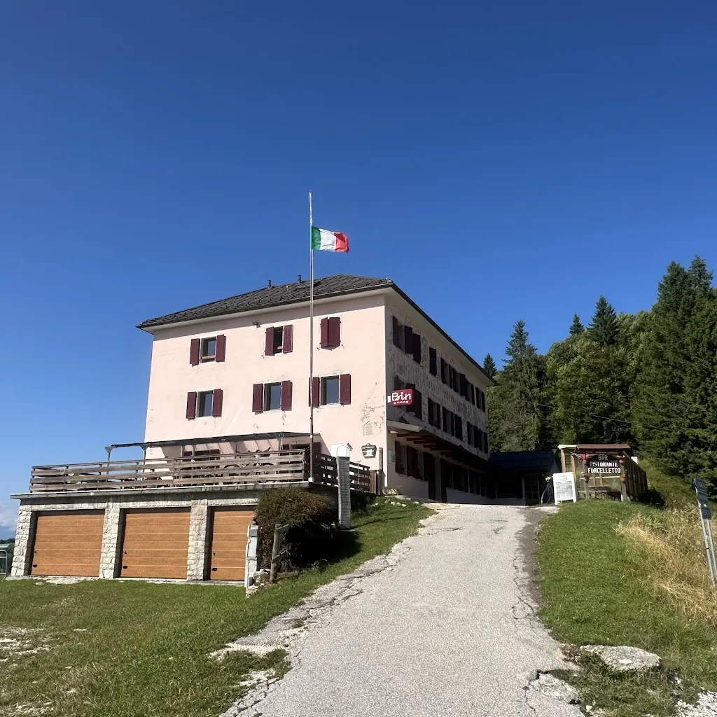 Kořenovky Michal Šperling_Albergo Rifugio Forcelletto_Cismon del Grappa_review