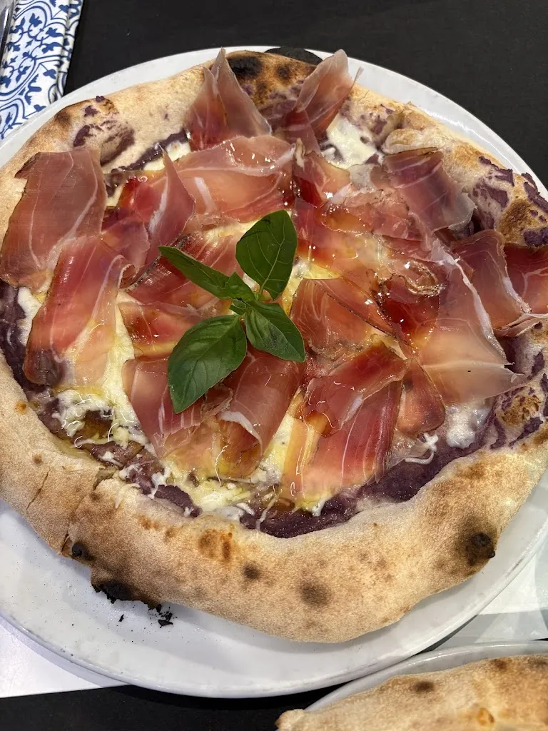 lotus pizza&cucina_Chioggia_slider_image_3