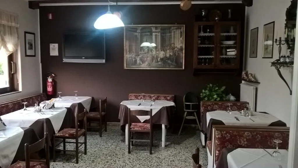 jenny lou_Bar Trattoria Al Vechio Ritrovo_Colle Umberto_review