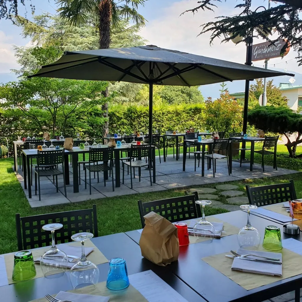 RISTORANTE e Hotel "Al Giardinetto" restaurant in Colle Umberto