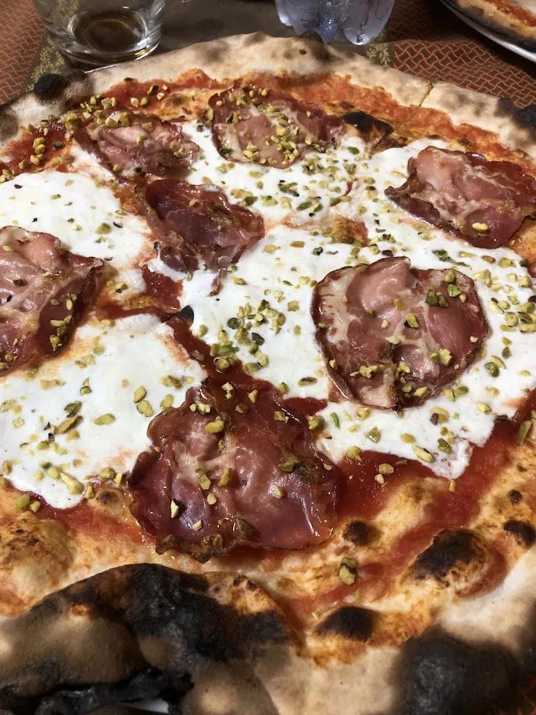 Angelo Tullo_Pizzeria MANHATTAN Palo del Colle_Palo del Colle_review