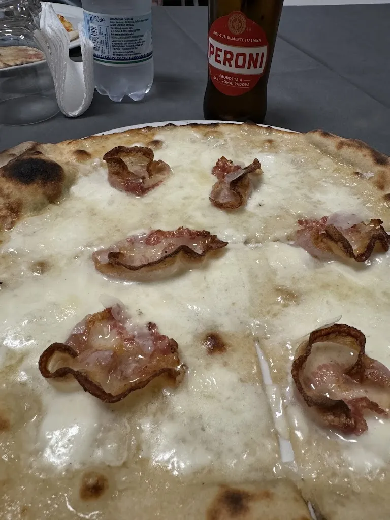 Damiano santeramo_Pizzeria MANHATTAN Palo del Colle_Palo del Colle_review