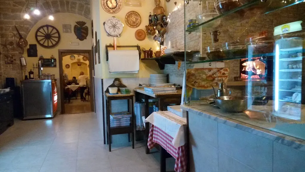 Pizzeria Antiche Mura Di Zaccaro Nicola restaurant in Palo del Colle