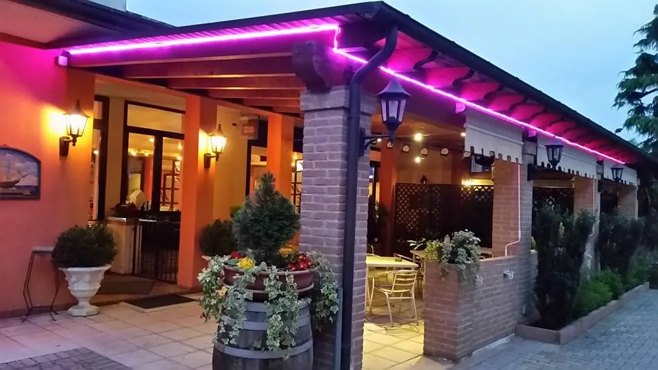 LA LANTERNA  PIZZA&FOOD restaurant in Costabissara