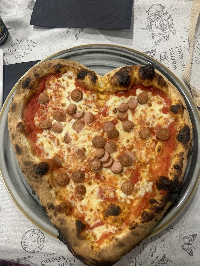 Sarah Macdonald_PIZZERIA L’ARTISTA_Palo del Colle_review