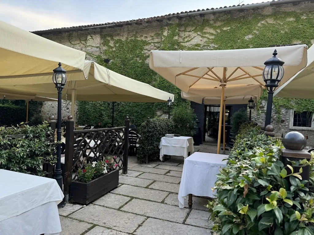 Antico Casale Tre Camini restaurant in Costermano