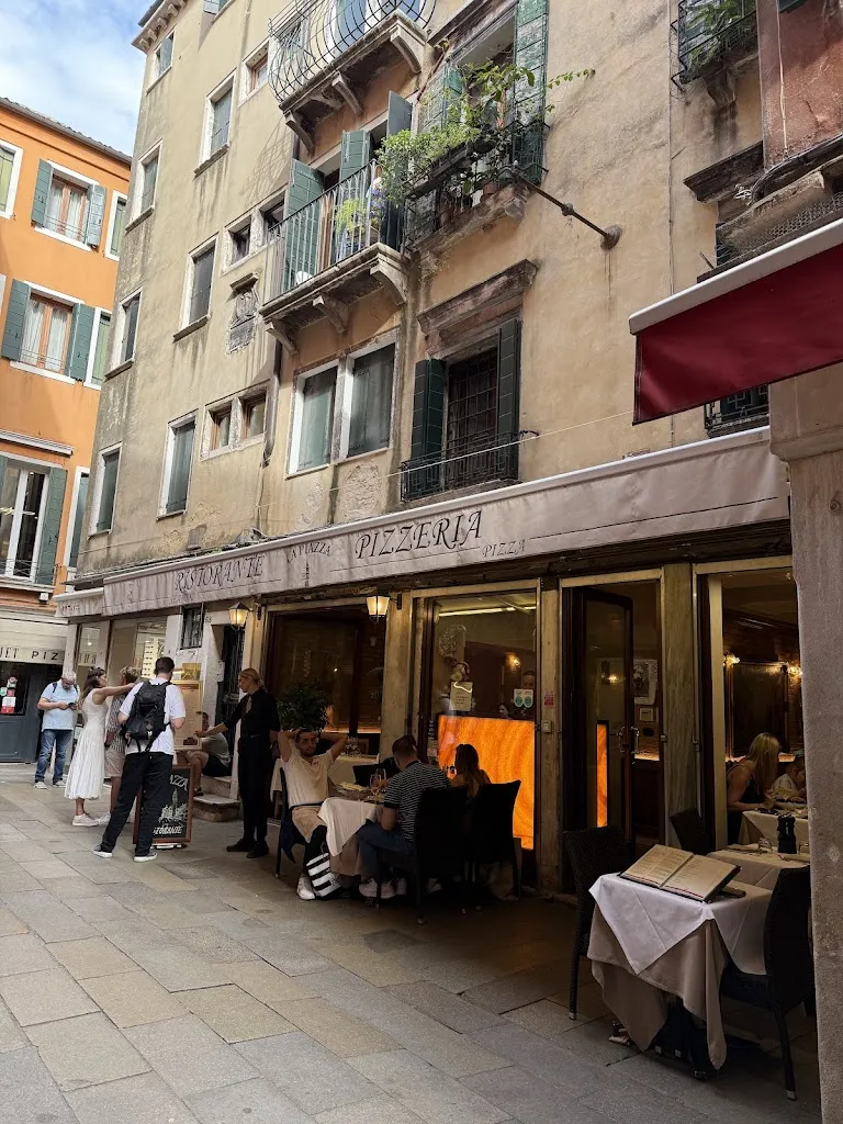 Paula Dee_Ristorante Pizzeria la Piazza s.n.c. di Turrina Matteo e Zanetti Gloria_Costermano_review