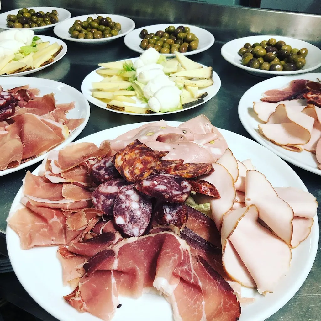 SHOW LOUNGE - Pizzeria Ristorante Bar_Palo del Colle_slider_image_2