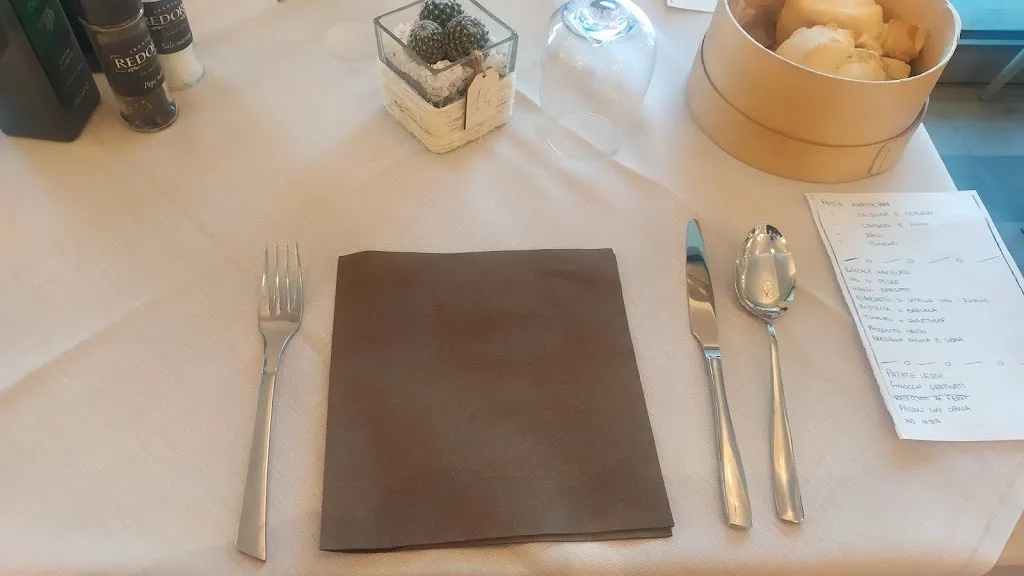 Edward Voskerichian_Ristorante con camere da Furia_Crepaldo_review