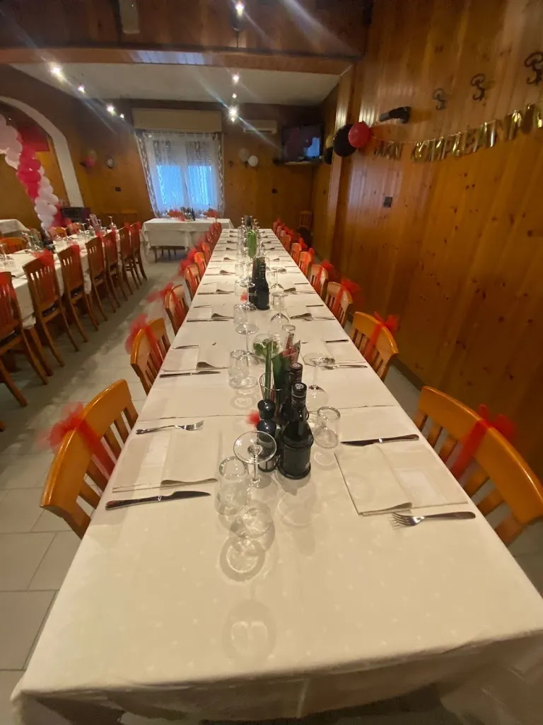 Pizzeria Trattoria La Bussola restaurant in Erbè