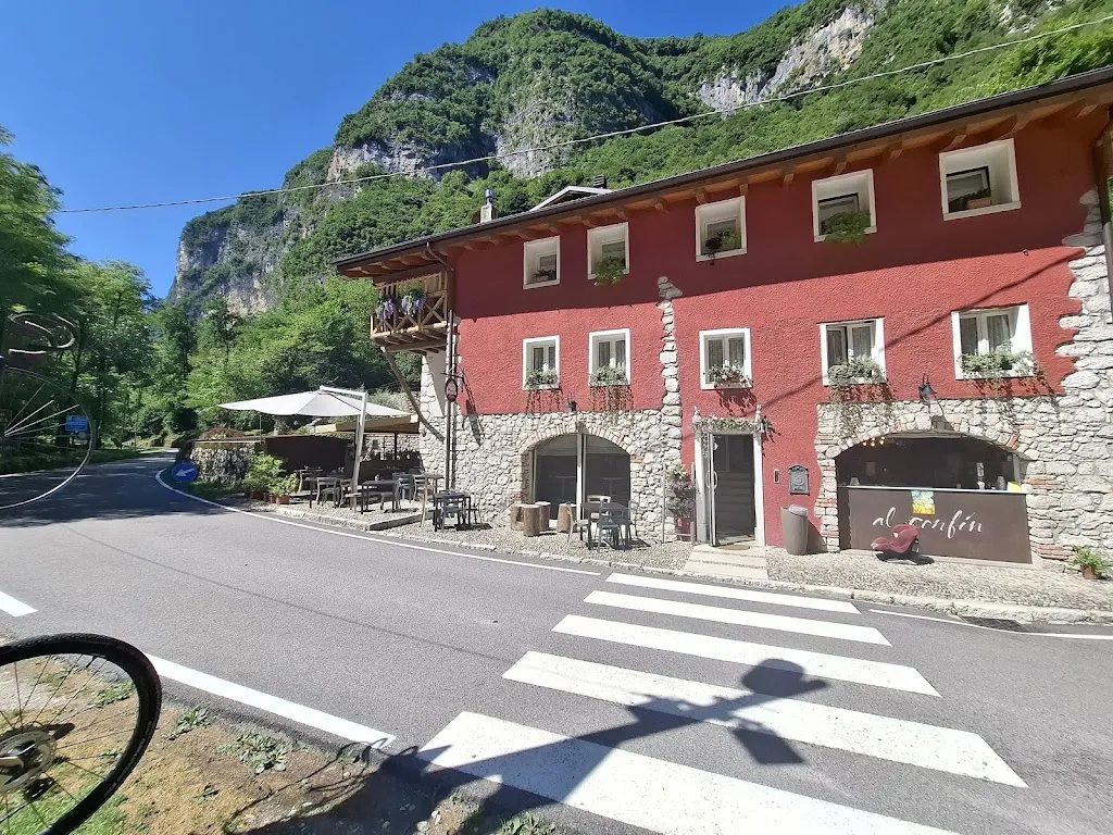 Tony Powell_Bar Gelateria al Confin_Enego_recensione