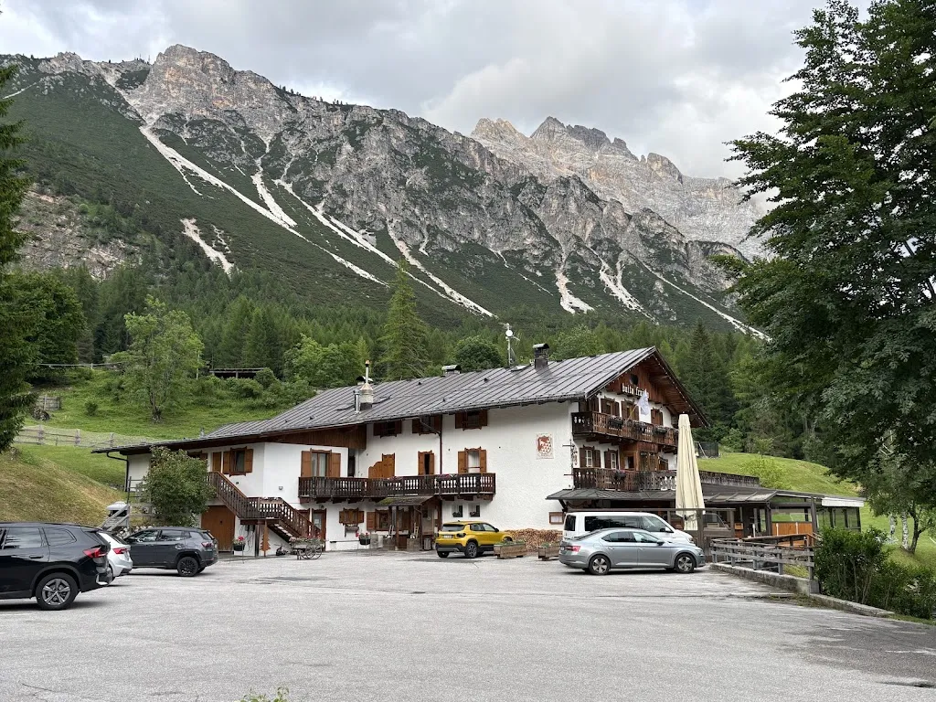 Dan L_Baita Fraina_Cortina d'Ampezzo_review