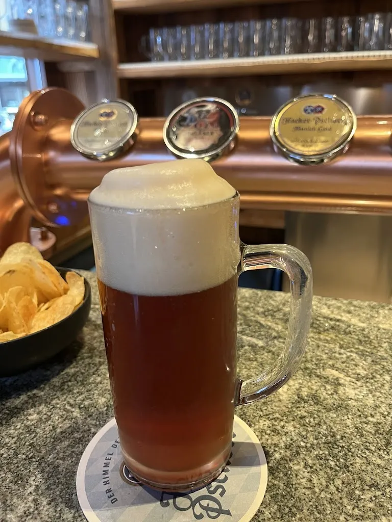 Benjamin Lopez_Hacker Pschorr Haus_Cortina d'Ampezzo_review