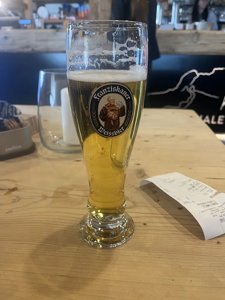 Ryan Ryan_Hacker Pschorr Haus_Cortina d'Ampezzo_review