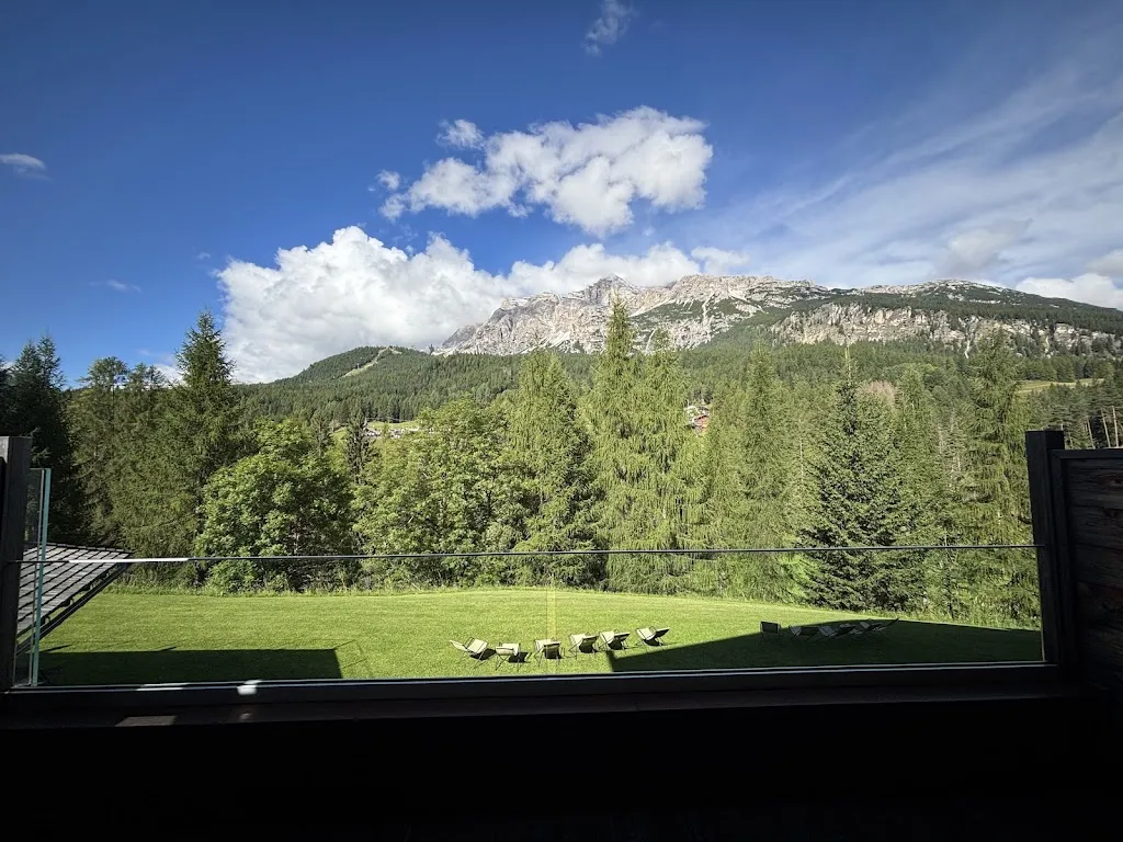 Cynthia Chan_Hotel Dolomiti Lodge Alvera'_Cortina d'Ampezzo_review