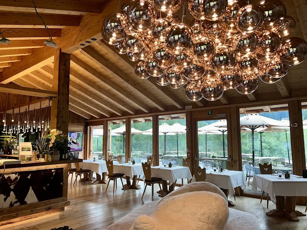 Alison Moon_Hotel Dolomiti Lodge Alvera'_Cortina d'Ampezzo_review