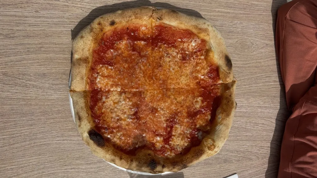 Maddie Geurts_Ampezzo pizza_Cortina d'Ampezzo_review