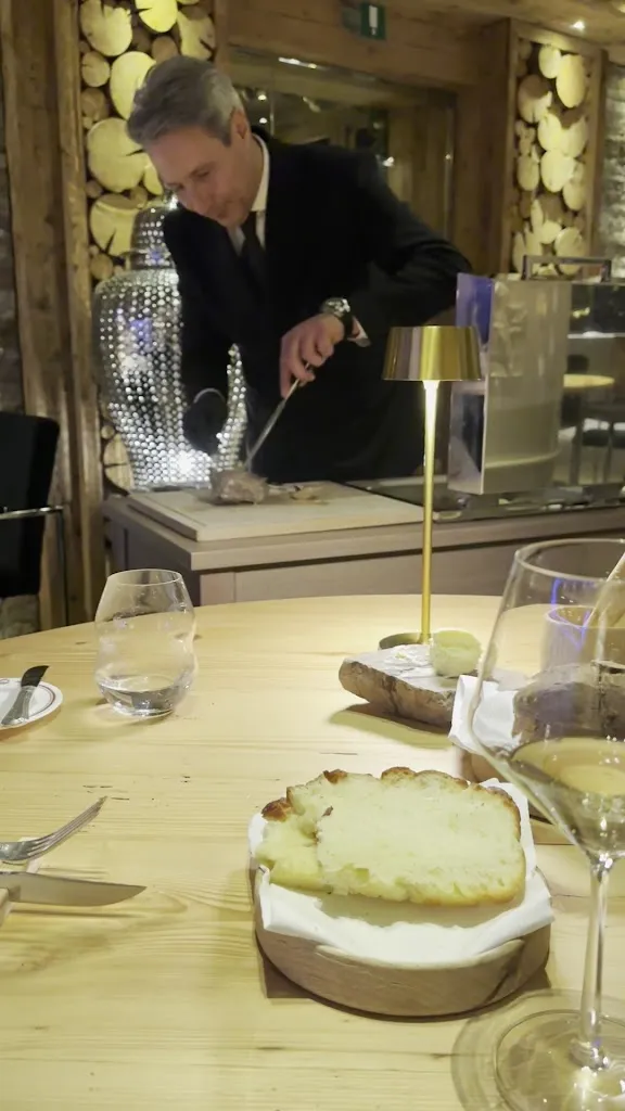 Desmond Shum_Vista_Cortina d'Ampezzo_review