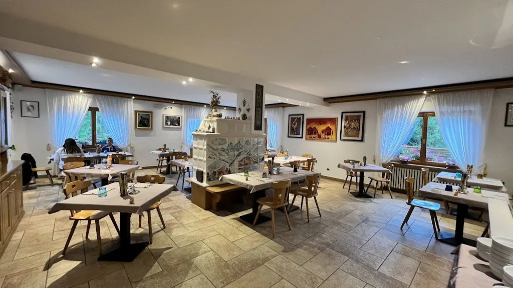 Hotel Pensione Dolomiti restaurant in Falcade Alto