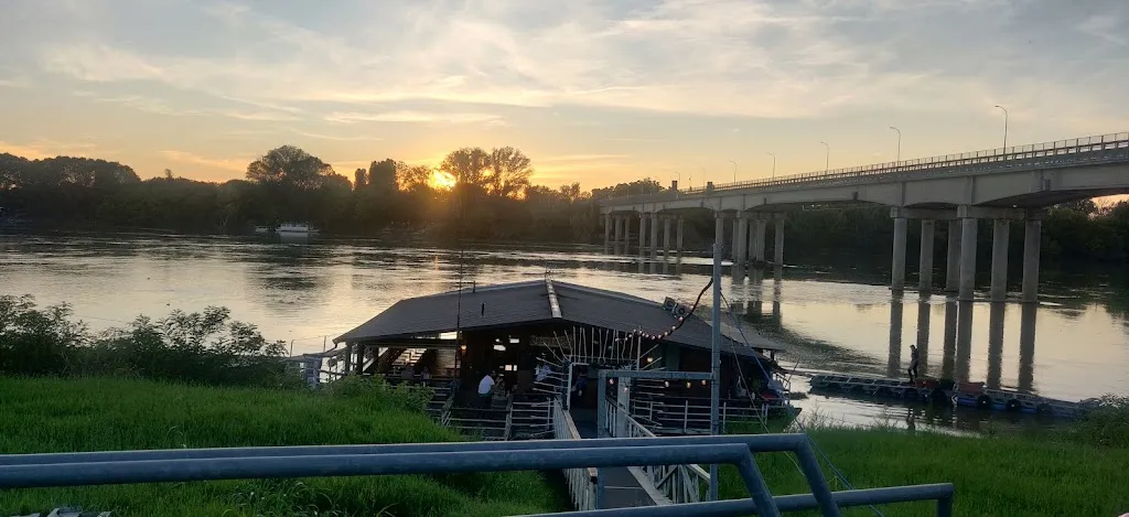 Salvatore Volante_Ancora Nautical Pub_Ficarolo_review