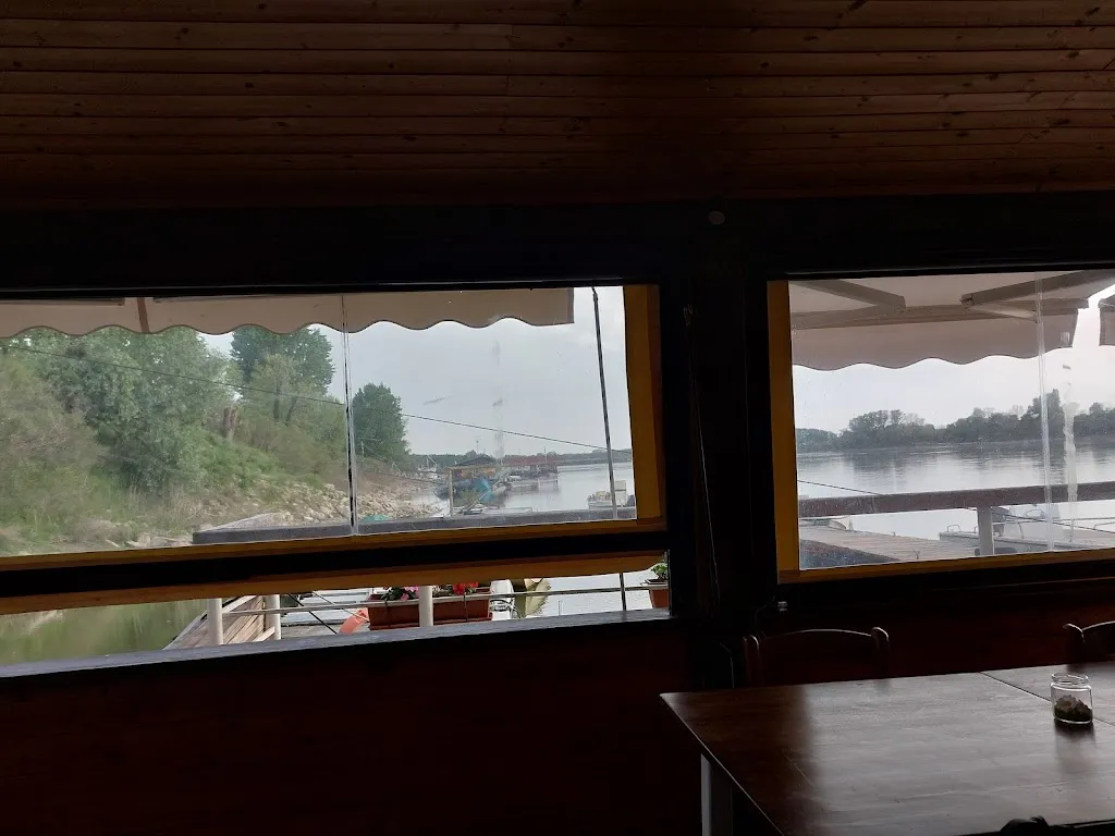 F C_Ancora Nautical Pub_Ficarolo_review