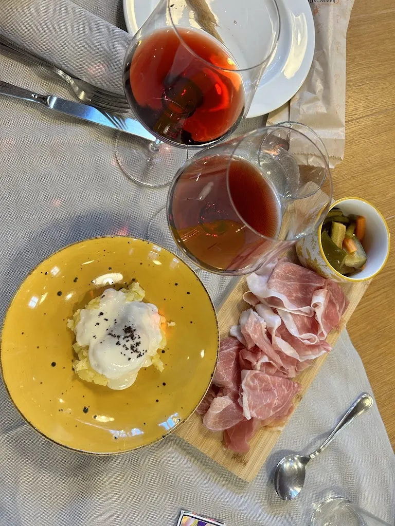 Cecilia_Villaggio Narrante in Fontanafredda & Casa E. di Mirafiore_Fontanafredda_review