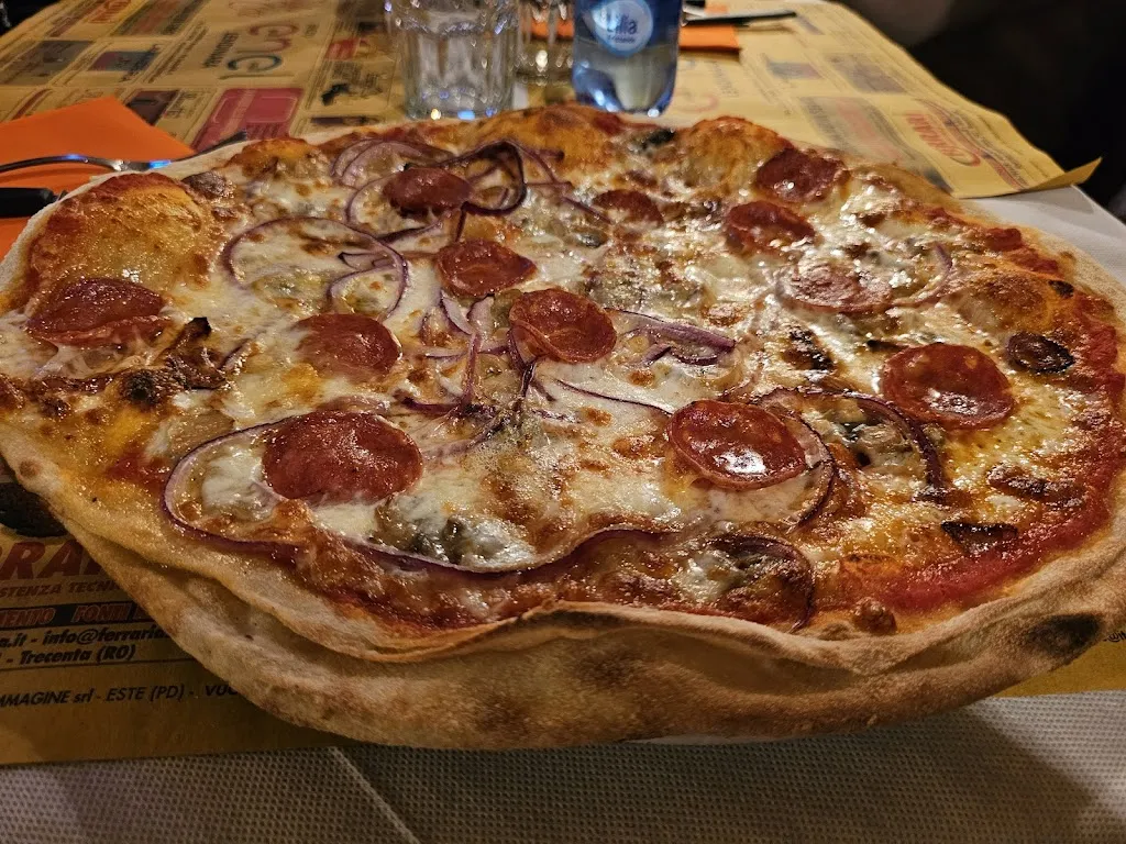 Pizzeria La Golosa_Frassinelle Polesine_slider_image_3