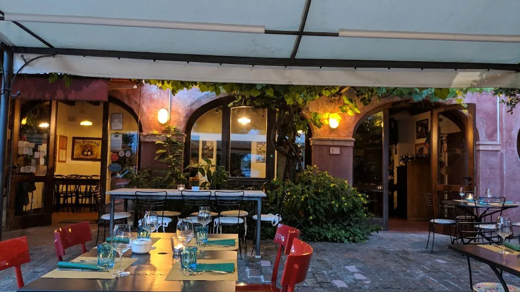Osteria Enoteca Ombre Rosse restaurant in Frescada