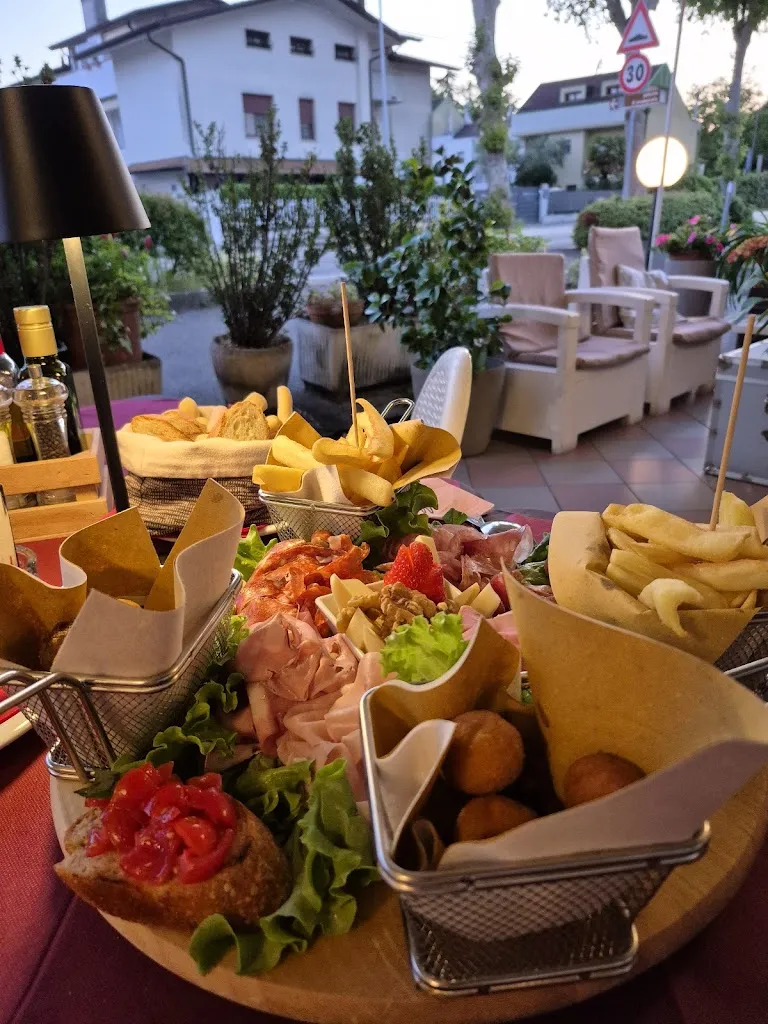 L C_Ristorantino Pizzeria Mika Male_Fossalta di Piave_review