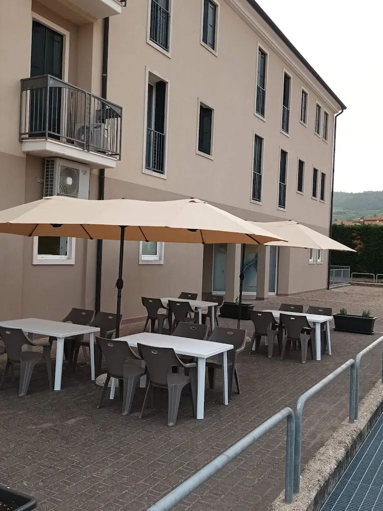 Pizzeria Alla Meridiana restaurant in Gambellara