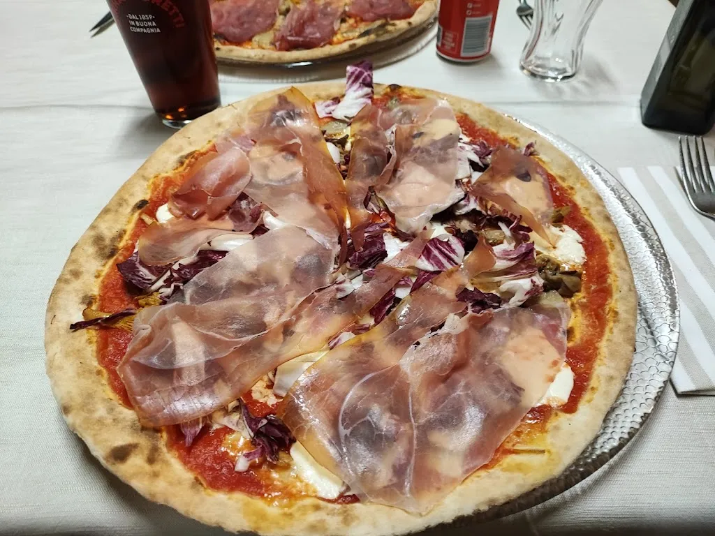 Pizzeria CHARLOT s.a.s. di Zappalorto Ezio & C_Giavera del Montello_slider_image_3