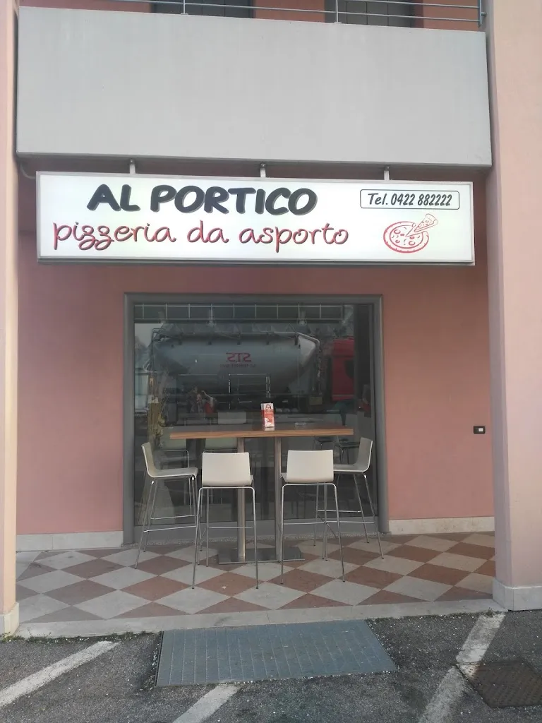 Pizzeria Al Portico restaurant in Giavera del Montello