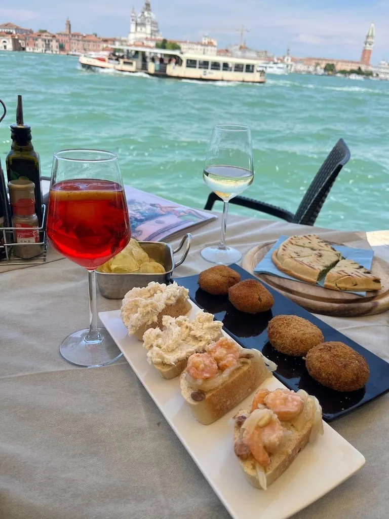 Bar Da Monica_Giudecca_slider_image_3