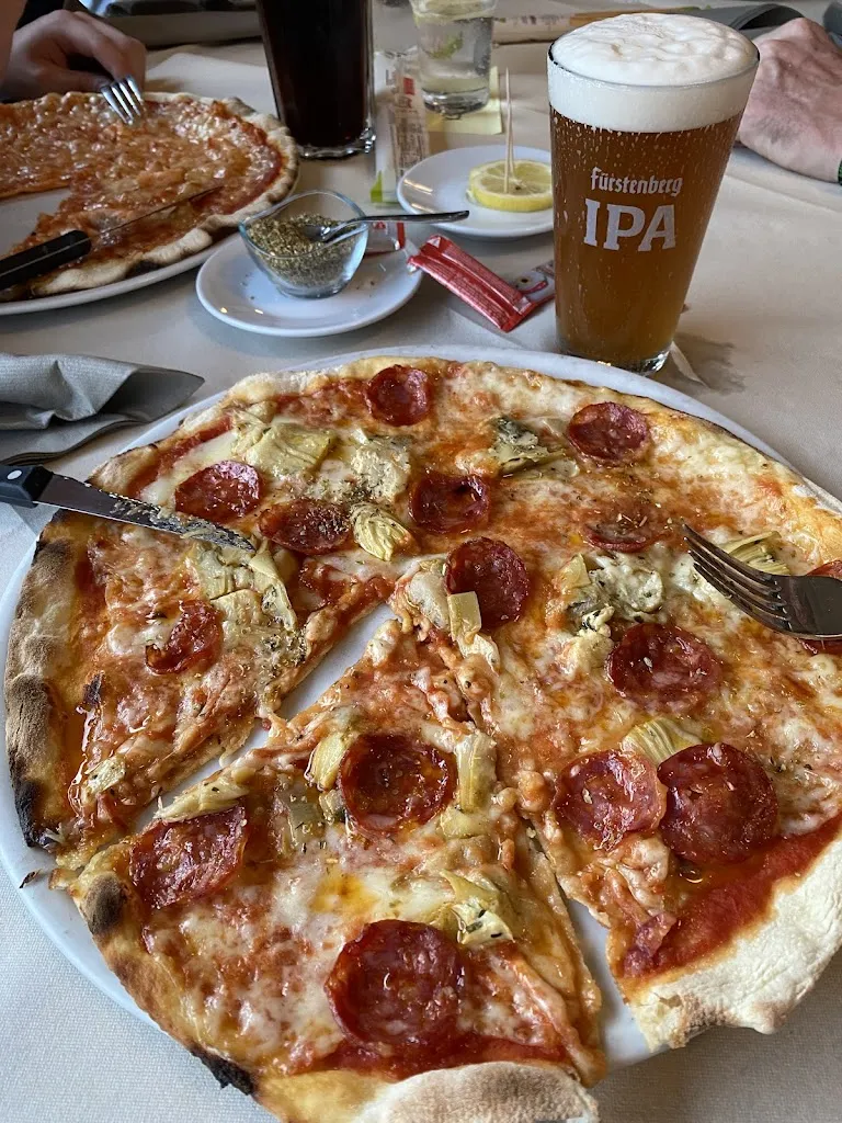 Pizzeria Ristorante Centro Del Mondo_Giavenale_slider_image_3