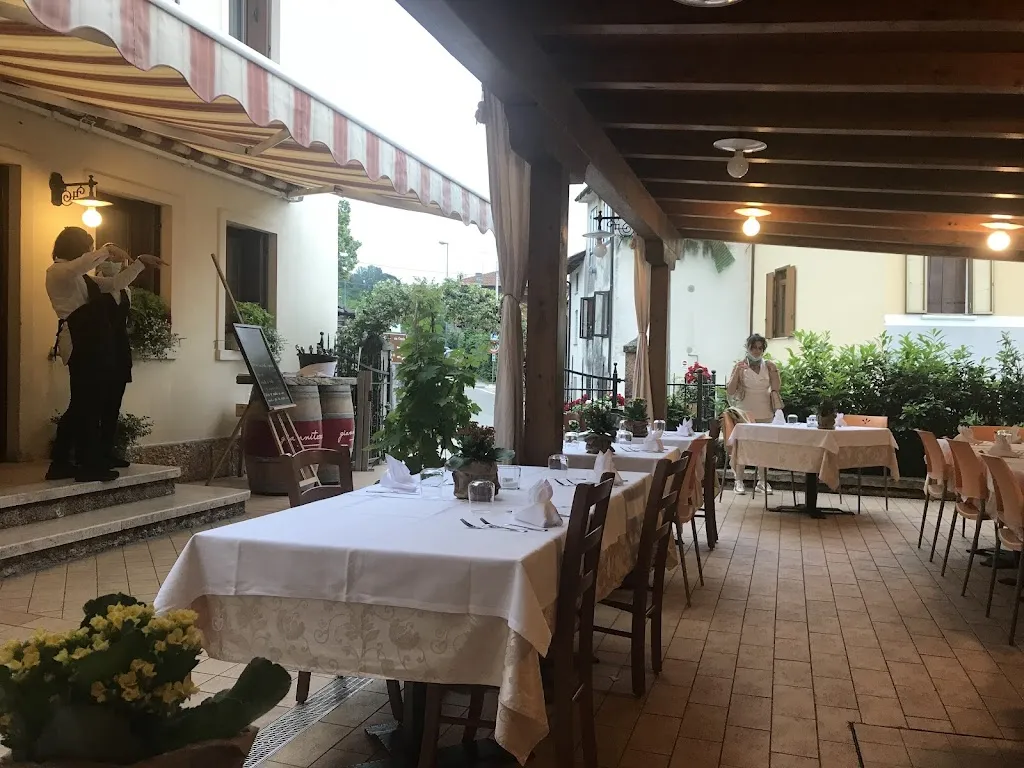Trattoria San Martino restaurant in Giavenale