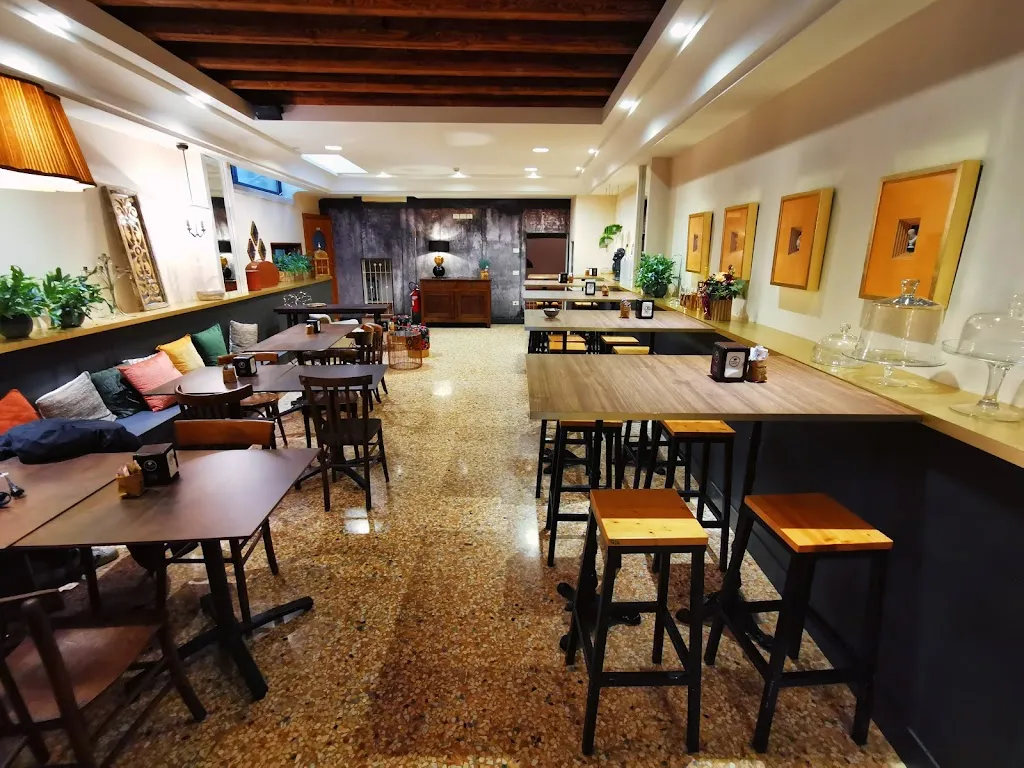 Al Leoncino restaurant in Giavenale