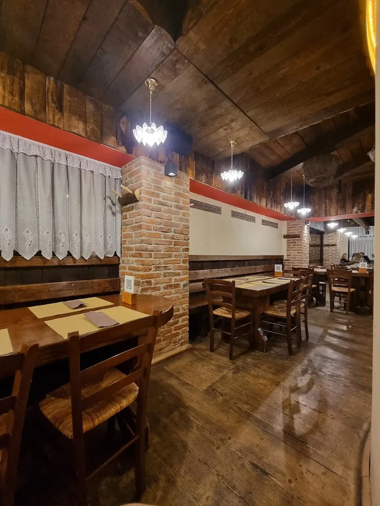 Ostaria Dal Socio restaurant in Giavenale