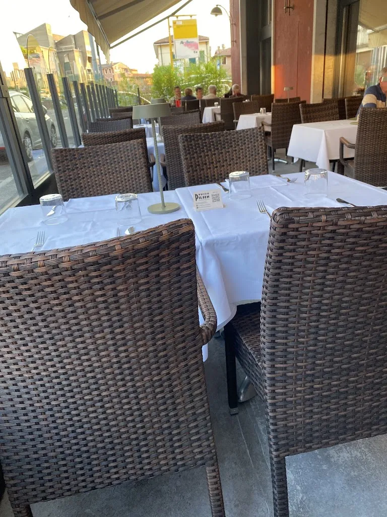 Lukáš Rovy_Vecchio Pilsen_Gruaro_review