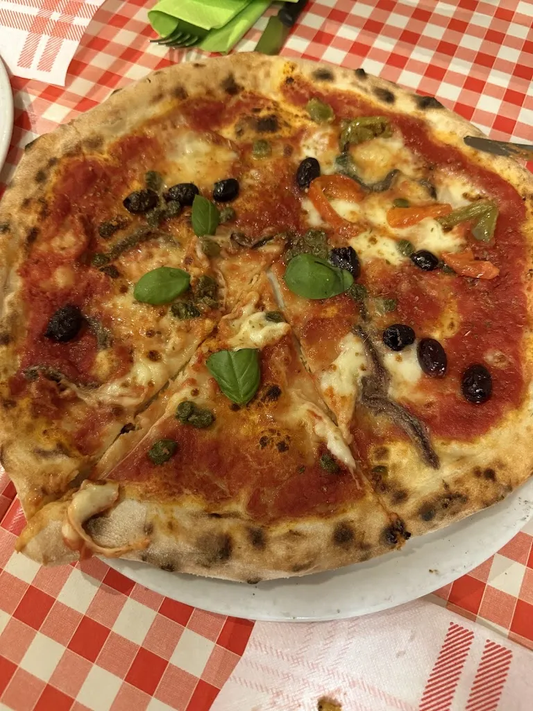 Sebastian Poland_Little Naples Pizzeria_Isola della Scala_review