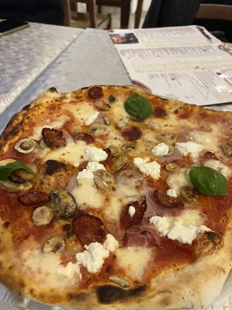 Thi Hoa Le_Little Naples Pizzeria_Isola della Scala_review