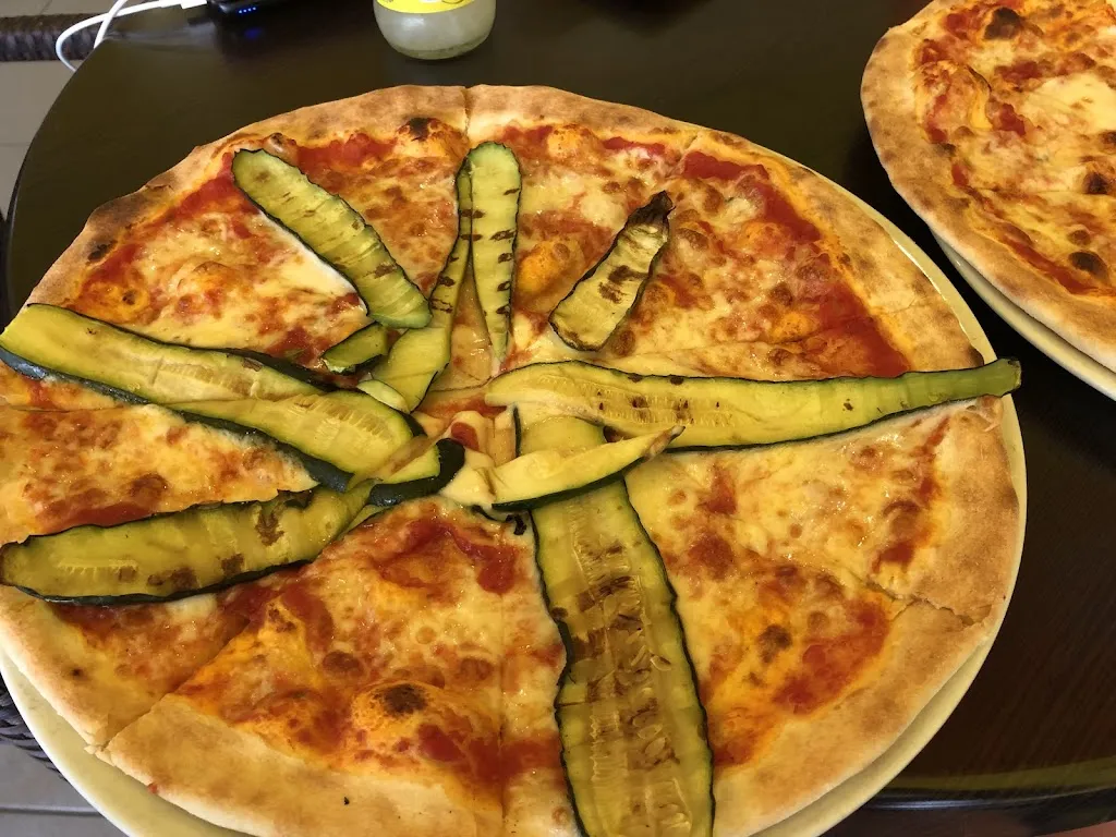 Melissa Stansfield_Pizzeria Cleopatra_Longarone_review