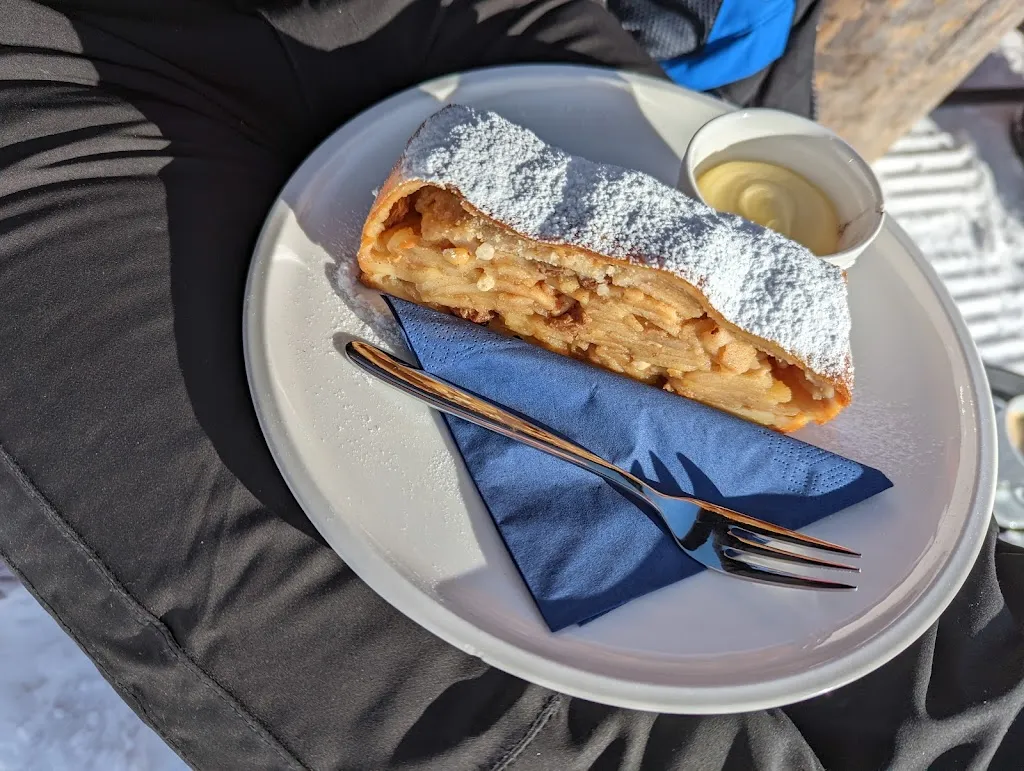 Julien van der waal_Ütia La Tambra_Livinallongo del Col di Lana_review