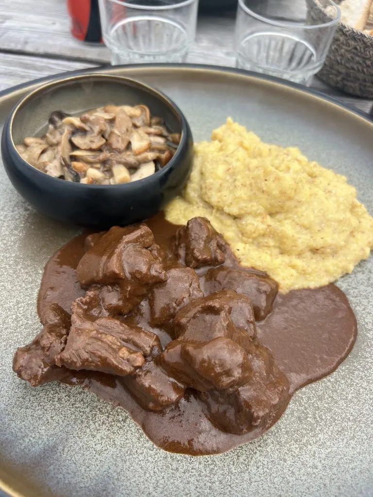 Tjaša Fajdiga_Rifugio Burz_Livinallongo del Col di Lana_review