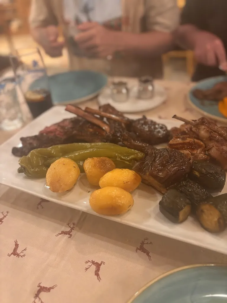 Lidia_Miky's Grill & Pizza c/o Hotel Mesdi_Livinallongo del Col di Lana_recensione