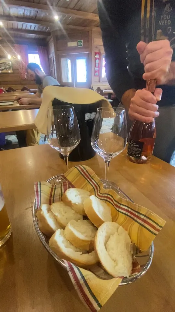 Miky's Grill & Pizza c/o Hotel Mesdi_Livinallongo del Col di Lana_slider_image_2